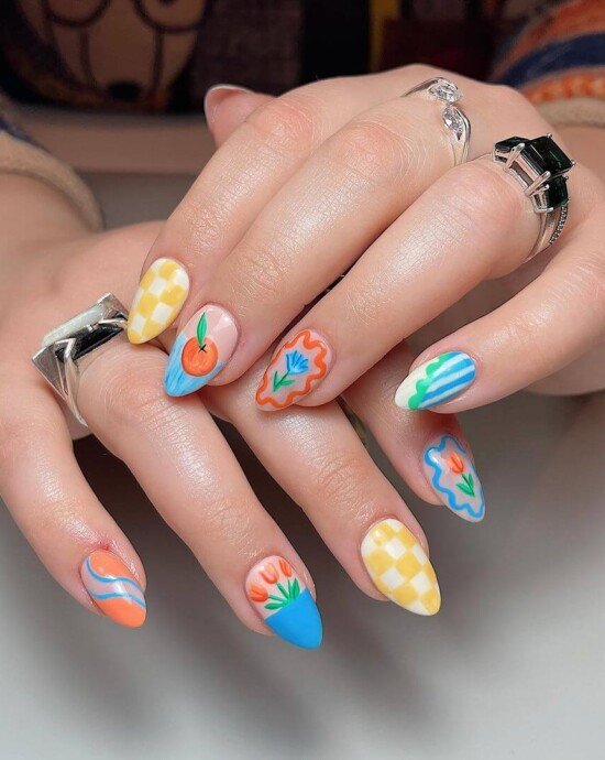 Instagram:  @<a href="https://www.instagram.com/alicemcnails/">alicemcnails</a>