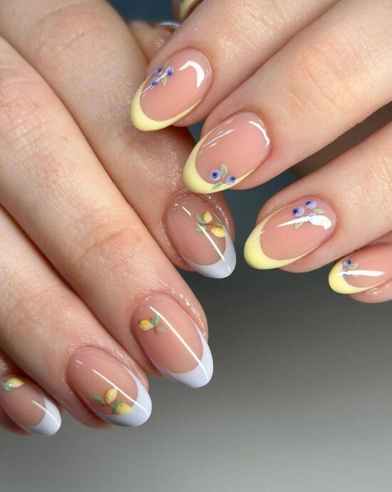Instagram: @<a href="https://www.instagram.com/bees.knees.nails/">bees.knees.nails</a>
