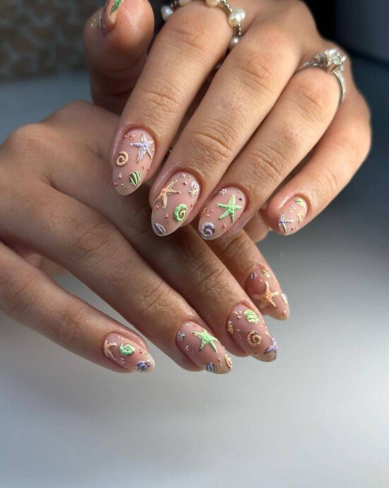 Instagram:  @<a href="https://www.instagram.com/bees.knees.nails/">bees.knees.nails</a>