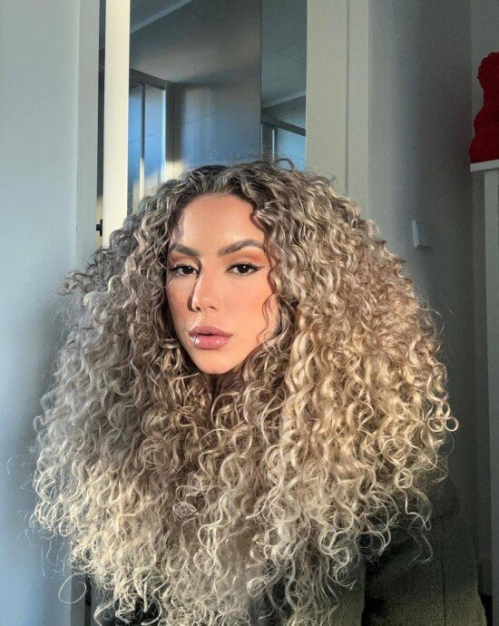 Instagram: @<a href="https://www.instagram.com/camilacanutoc/">camilacanutoc</a>