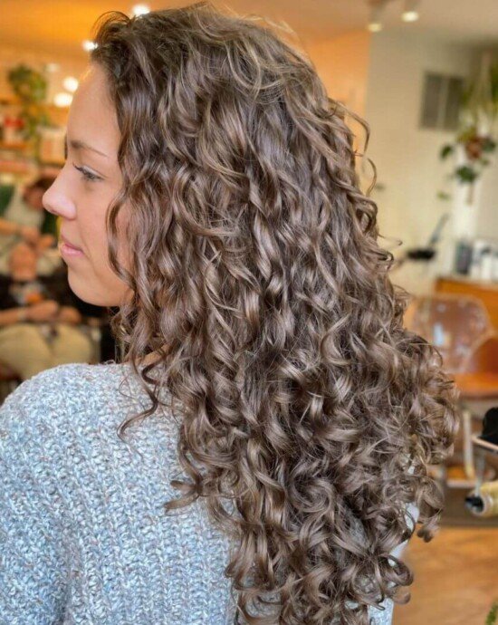 Instagram: @<a href="https://www.instagram.com/curlsbyells_marie/">curlsbyells_marie</a>