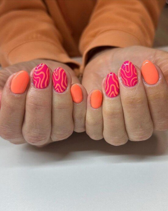 Instagram:  @<a href="https://www.instagram.com/katiebelles_nails/">katiebelles_nails</a>