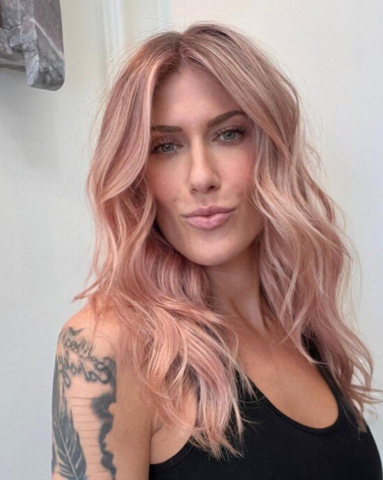 Instagram:  @<a href="https://www.instagram.com/shelleygregoryhair/">shelleygregoryhair</a>