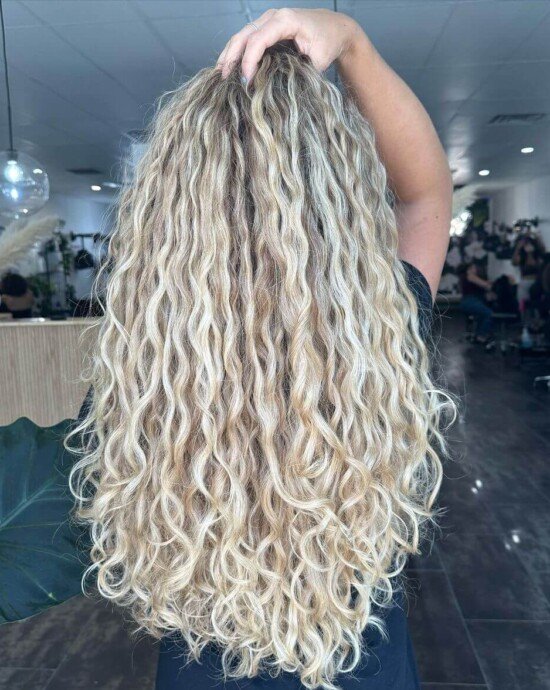 Instagram: @<a href="https://www.instagram.com/urbanbloomcurls/">urbanbloomcurls</a>